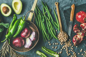ingredients-cuisine-vegetarienne-legumes-fruits-cereales-graines-huile